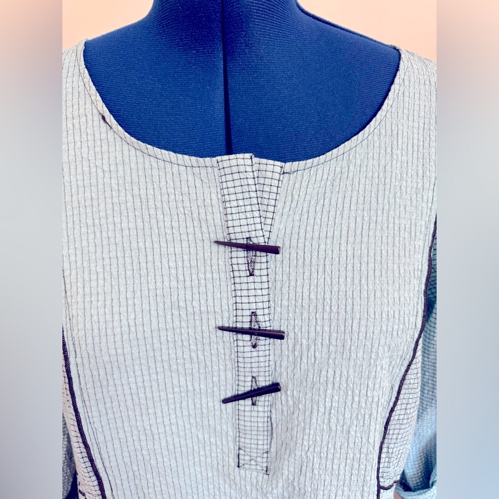 Light blue Ali Miles top with unique buttons - Picture 2 of 12